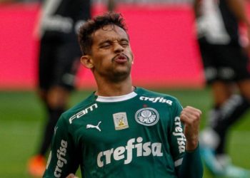 Palmeiras faz três gols em cinco minutos, vence o Ceará e encaminha vaga