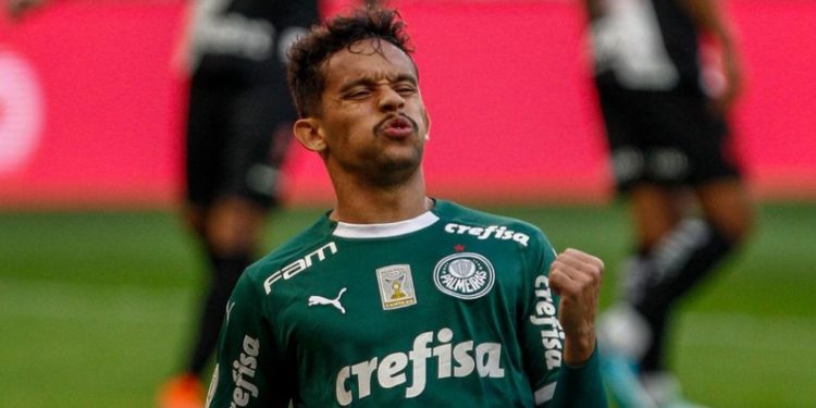 Palmeiras faz três gols em cinco minutos, vence o Ceará e encaminha vaga