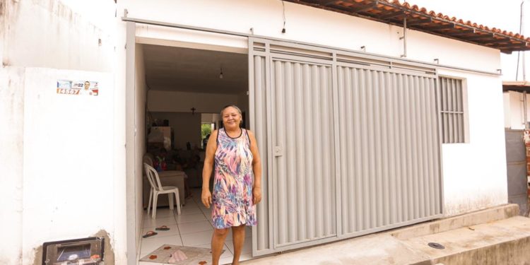 A Prefeitura reconstruiu totalmente a casa da Maria Rosa
