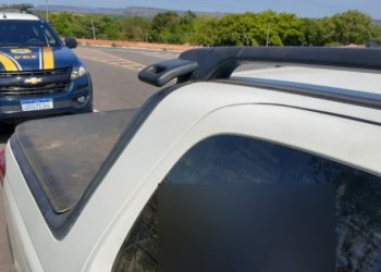 PRF prende homem com R$ 10 mil em veículo em Santa Luz (PI)