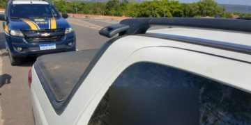 PRF prende homem com R$ 10 mil em veículo em Santa Luz (PI)