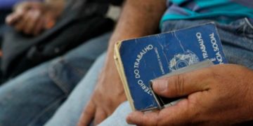 Desemprego no Brasil salta a taxa recorde de 14,6% e atinge 14,1 milhões