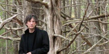 Autor de Sandman participa de live para fãs brasileiros