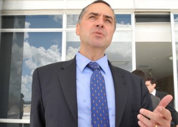 “Não entregue aos outros o seu destino”, diz presidente do TSE sobre o voto