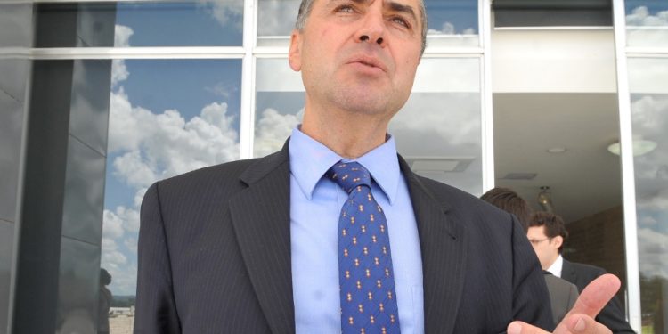 “Não entregue aos outros o seu destino”, diz presidente do TSE sobre o voto