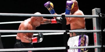 Duelo entre Mike Tyson e Roy Jones termina empatado