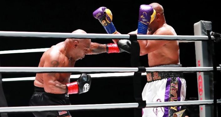 Duelo entre Mike Tyson e Roy Jones termina empatado