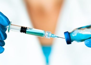 Vacina de Oxford contra Covid-19 tem eficácia de 62% a 90%, diz laboratório