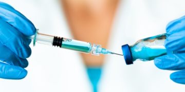 Vacina de Oxford contra Covid-19 tem eficácia de 62% a 90%, diz laboratório