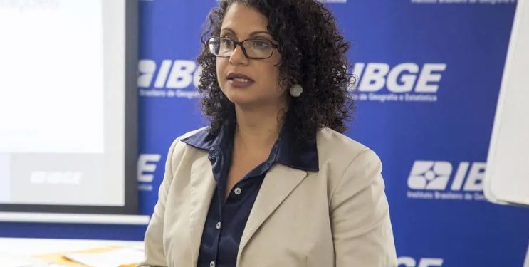 Desemprego tem primeira queda no ano e fica em 14,3% no trimestre