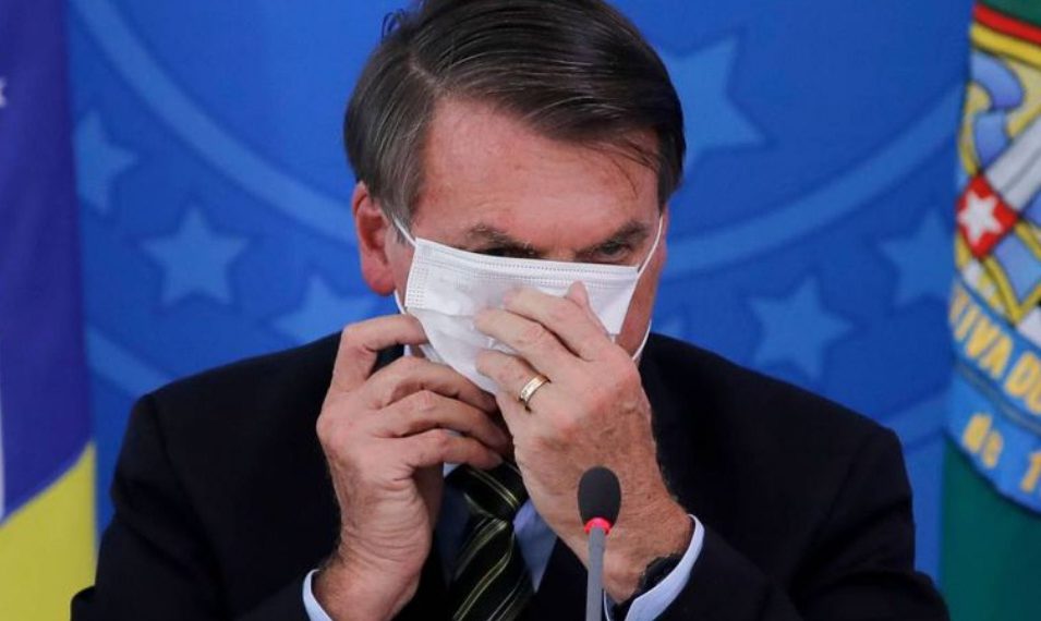 Datafolha: 52% isentam Bolsonaro de culpa por mortes na pandemia