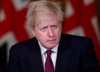 Nova variante do coronavírus pode ser até 70% mais transmissível, diz Boris Johnson