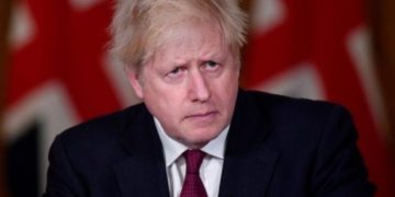 Nova variante do coronavírus pode ser até 70% mais transmissível, diz Boris Johnson