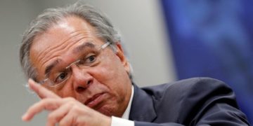 Retomada da economia depende da vacinação em massa, diz Guedes