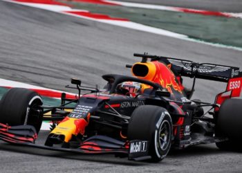 Max Verstappen supera Mercedes e vence de ponta a ponta GP de Abu Dhabi