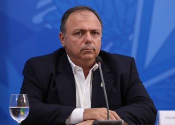Vacinação emergencial terá termo de responsabilidade, diz Pazuello