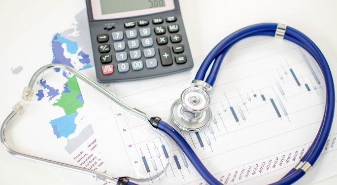 Mensalidades dos planos de saúde vão subir até 35% em 2021