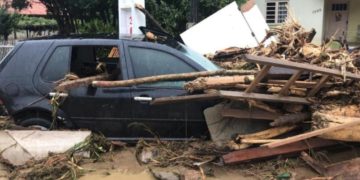 Temporal deixa 11 mortos e 20 desaparecidos em Santa Catarina