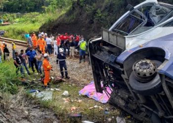 Motorista de acidente com ônibus em MG se apresenta à Polícia Civil