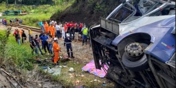 Motorista de acidente com ônibus em MG se apresenta à Polícia Civil