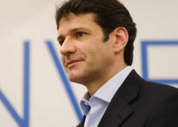 Ministro demitido do Turismo diz que saiu por porque se excedeu ao atacar colega