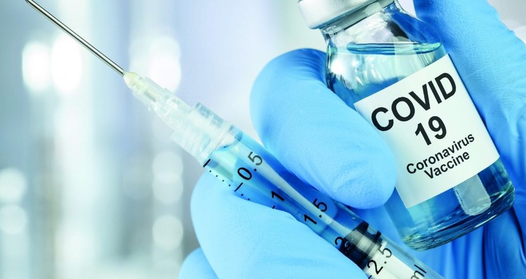 Um quarto da população não terá vacina contra Covid-19 até 2022, diz pesquisa