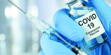 Um quarto da população não terá vacina contra Covid-19 até 2022, diz pesquisa