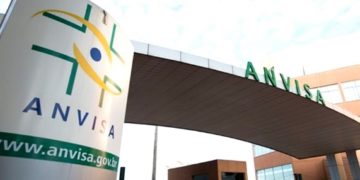 Fiocruz entrega à Anvisa o pedido de uso emergencial da vacina de Oxford