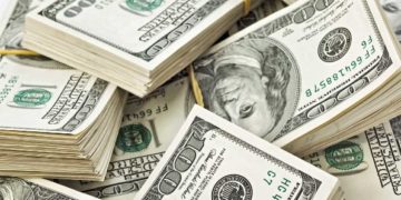 Com pandemia e temor fiscal, dólar sobe e passa de R$ 5,45