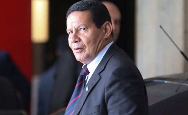 Mourão diz que furar fila da vacinação é ‘falta de solidariedade’ e ‘até de caráter’