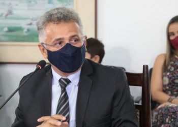 Wellington Dias dá posse ao novo reitor da Universidade Estadual
