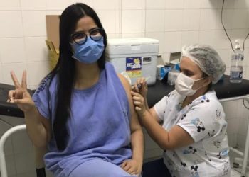 Maternidade recebe vacina contra Covid para imunizar grupos prioritários