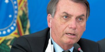 Bolsonaro diz que auxílio emergencial deve ser estendido por ‘3 ou 4 meses’