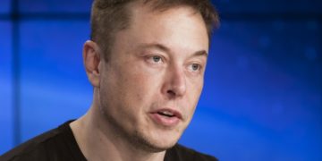 Queda em ações tira Elon Musk do topo do ranking dos mais ricos do mundo