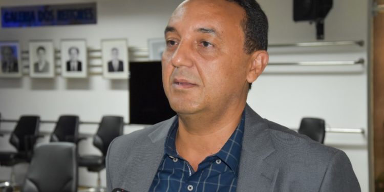 Semec suspende início das aulas no formato híbrido e decide por sistema remoto