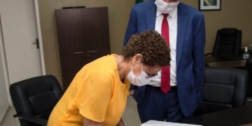 Wellington se afasta para realização de cirurgia e Regina assume governo