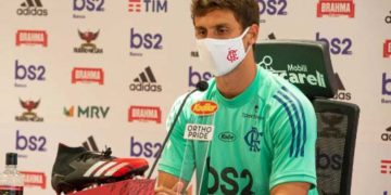 Rodrigo Caio não treina no Fla e Arão segue recuperação de fratura em casa