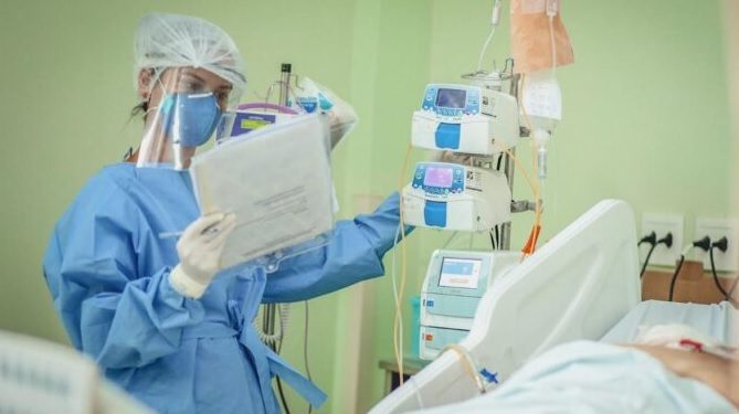 Ocupação de UTIs para Covid cresce 44% em 15 dias