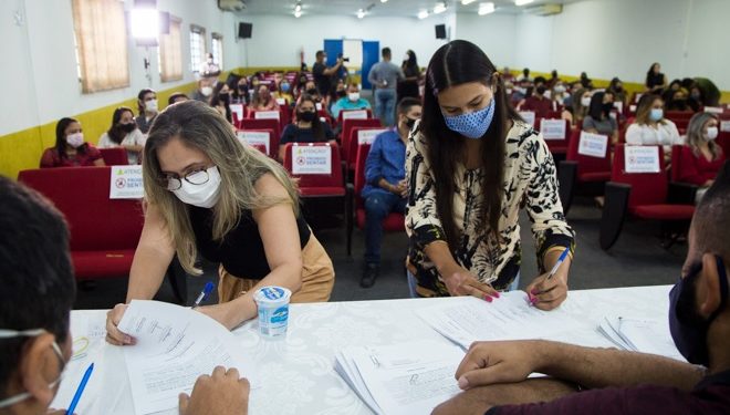 Prefeitura de Timon empossa professores aprovados em concurso público