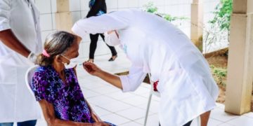 Piauí vai começar a vacinar idosos com mais de 90 anos
