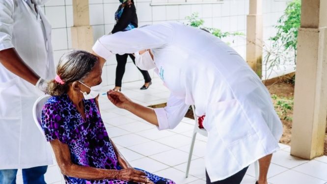 Piauí vai começar a vacinar idosos com mais de 90 anos