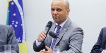 Líder do PSL na Câmara tenta ampliar poder de Bolsonaro; projeto é barrado