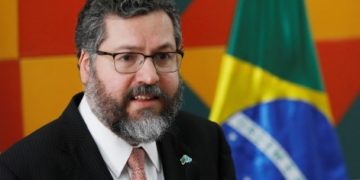 Ernesto Araújo pede demissão do Ministério das Relações Exteriores