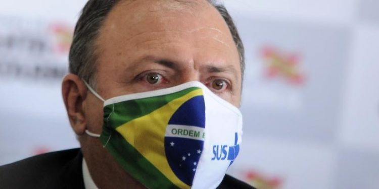 Pazuello alega problemas de saúde e pede para deixar ministério, diz jornal