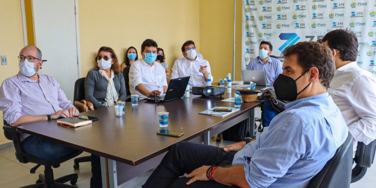 Rafael Fonteles apresenta ações do Investe Piauí para empresários de Parnaíba