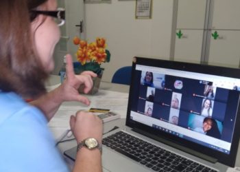 Escolas e Centros Municipais realizam reuniões online com pais de alunos