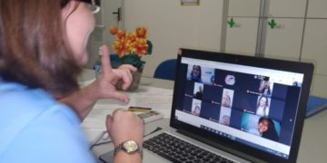 Escolas e Centros Municipais realizam reuniões online com pais de alunos