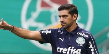 Vice do Flamengo e auxiliar do Palmeiras trocaram socos no Mané Garrincha