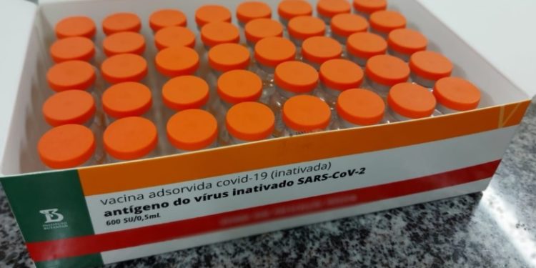 Teresina reduz em 35% as mortes de idosos por Covid após vacinação