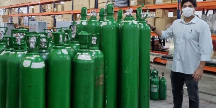 FMS recebe doação de 30 cilindros de oxigênio